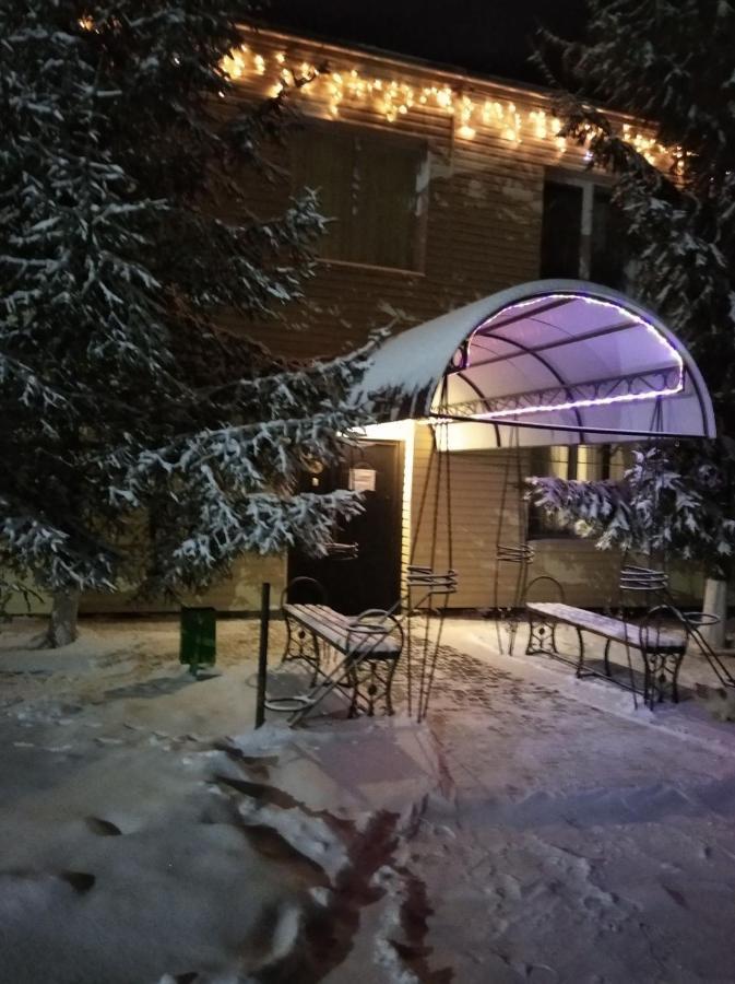 Hotel Gostynnyi Dvir Sharhorod ภายนอก รูปภาพ