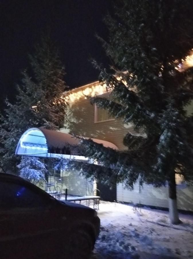 Hotel Gostynnyi Dvir Sharhorod ภายนอก รูปภาพ