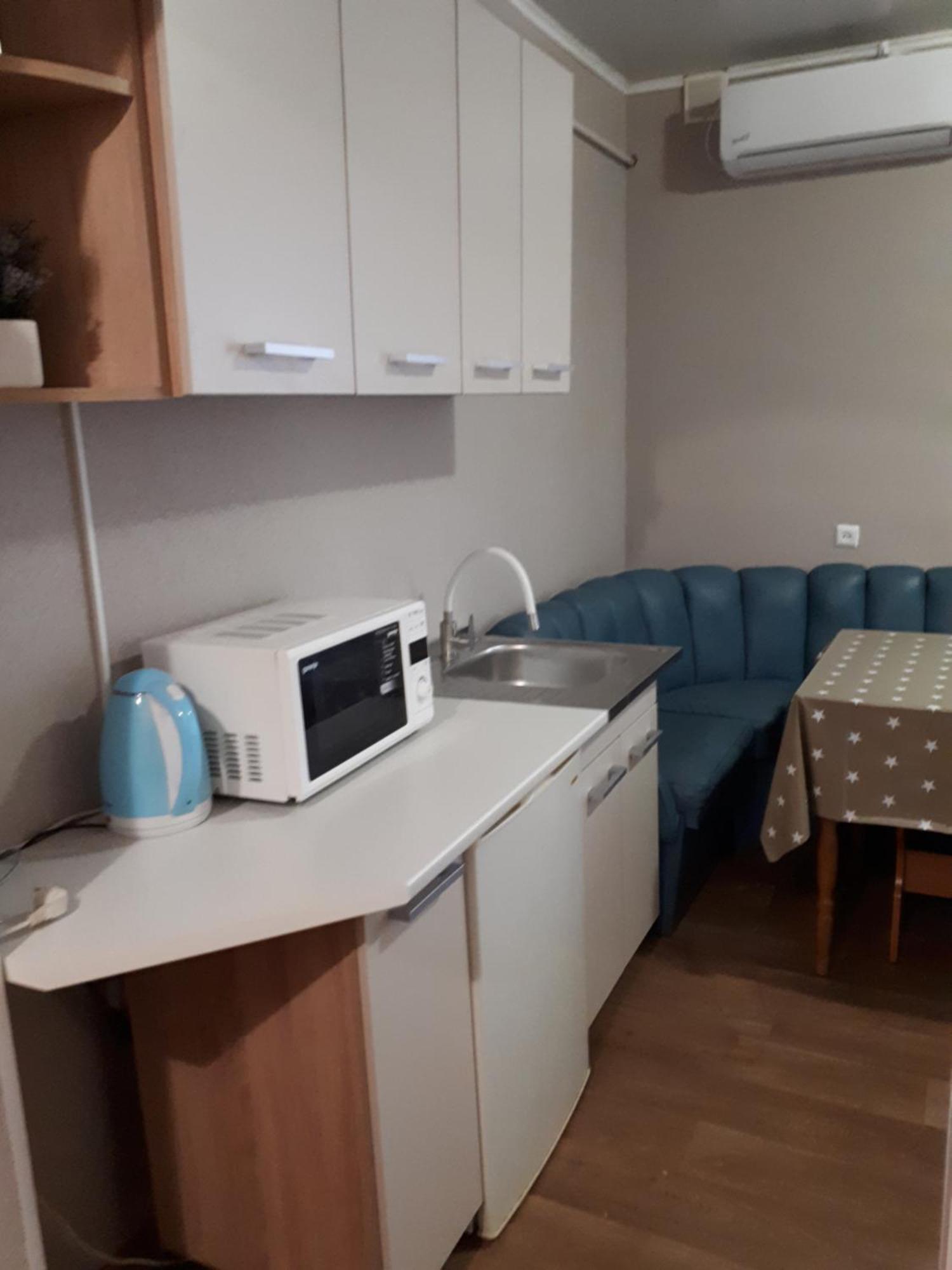 Hotel Gostynnyi Dvir Sharhorod ภายนอก รูปภาพ