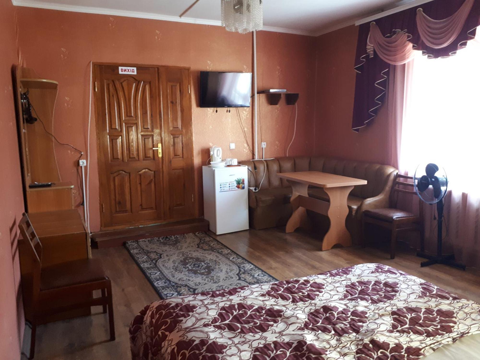 Hotel Gostynnyi Dvir Sharhorod ภายนอก รูปภาพ