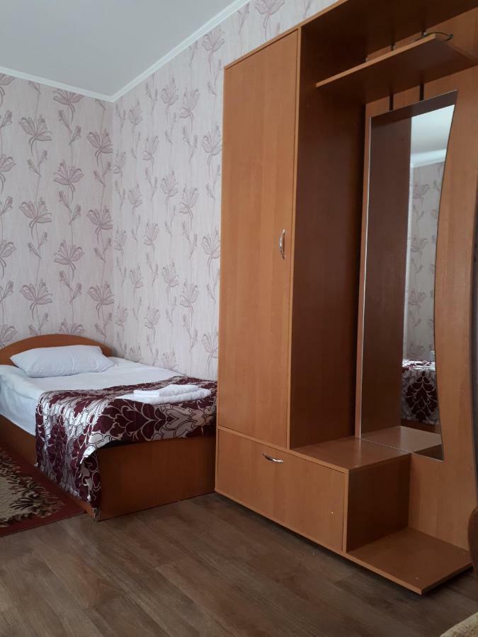 Hotel Gostynnyi Dvir Sharhorod ภายนอก รูปภาพ