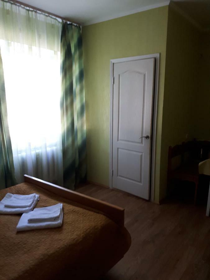 Hotel Gostynnyi Dvir Sharhorod ภายนอก รูปภาพ
