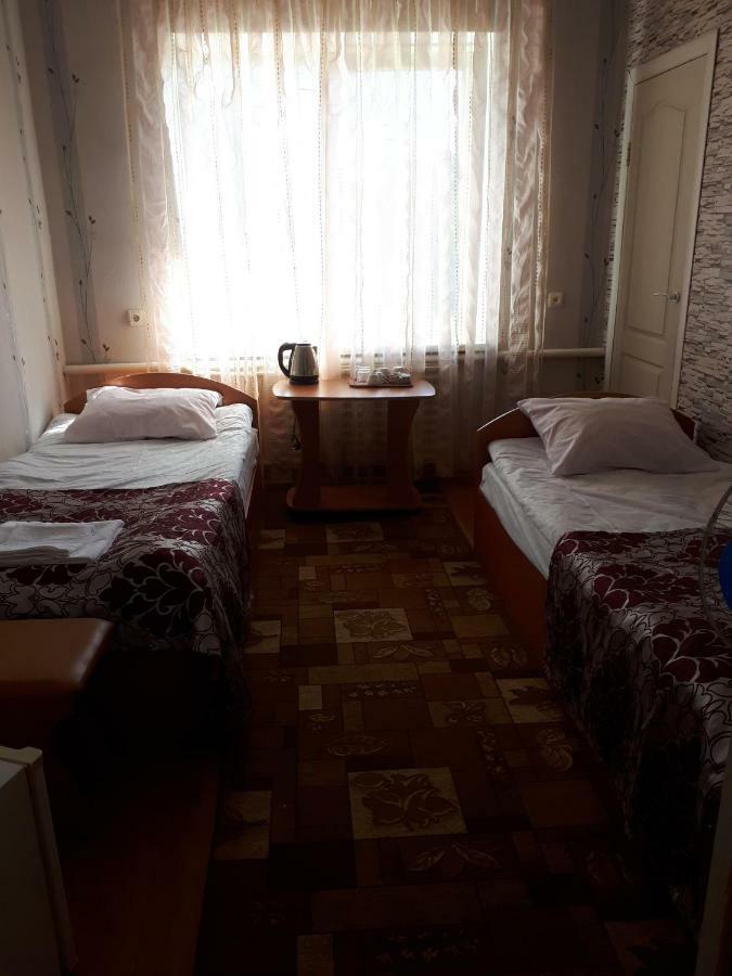 Hotel Gostynnyi Dvir Sharhorod ภายนอก รูปภาพ