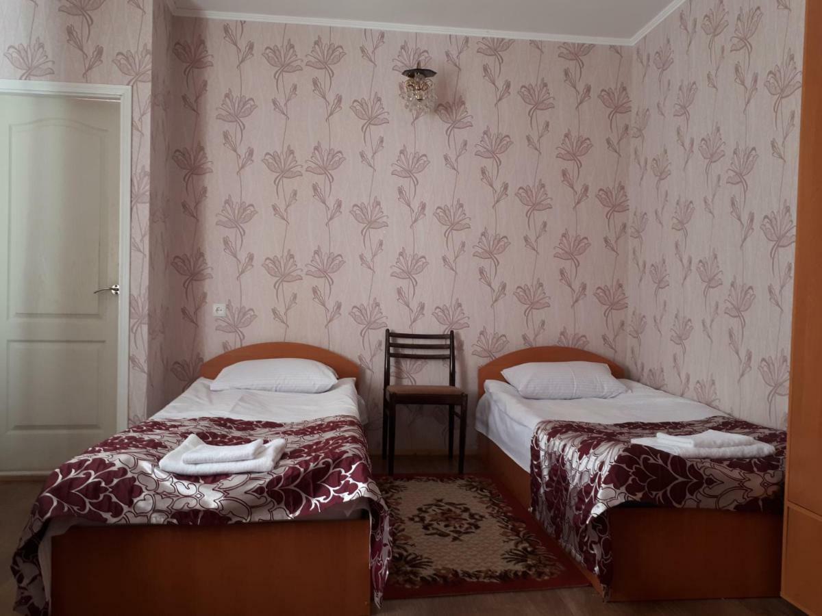 Hotel Gostynnyi Dvir Sharhorod ภายนอก รูปภาพ