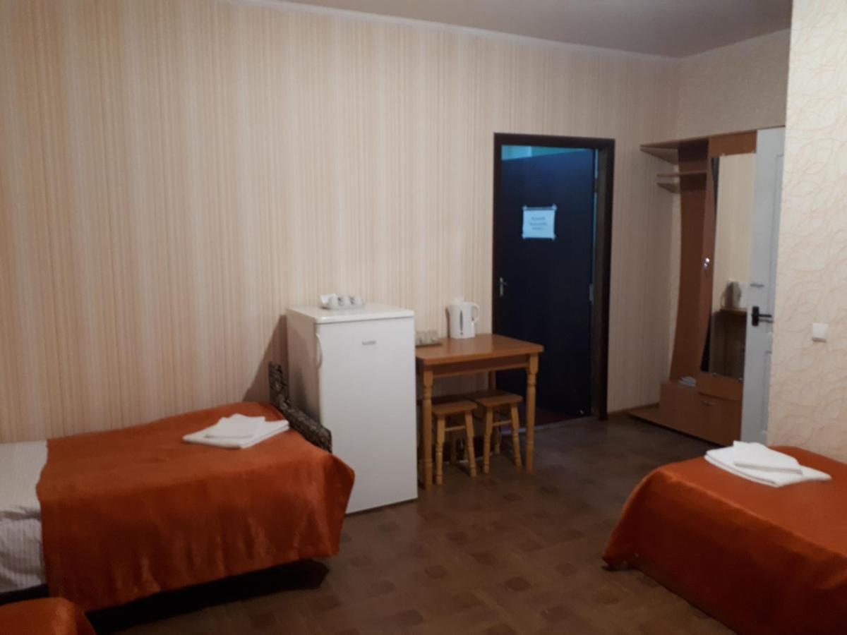 Hotel Gostynnyi Dvir Sharhorod ภายนอก รูปภาพ