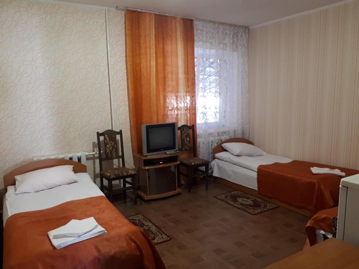 Hotel Gostynnyi Dvir Sharhorod ภายนอก รูปภาพ