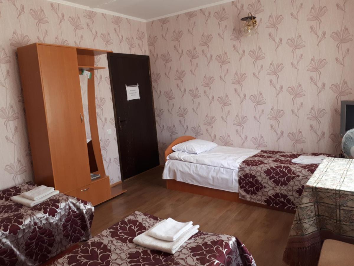 Hotel Gostynnyi Dvir Sharhorod ภายนอก รูปภาพ