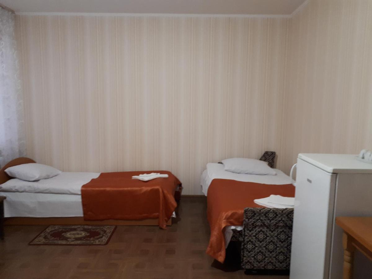 Hotel Gostynnyi Dvir Sharhorod ภายนอก รูปภาพ