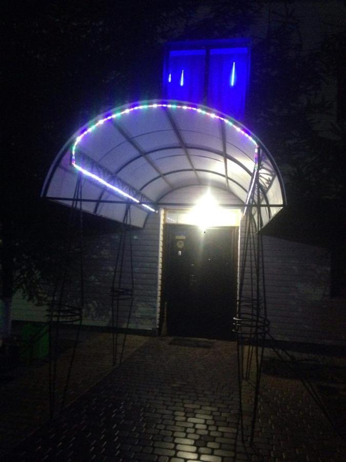Hotel Gostynnyi Dvir Sharhorod ภายนอก รูปภาพ