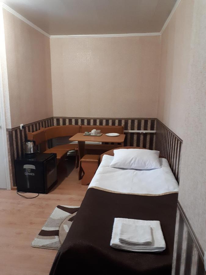 Hotel Gostynnyi Dvir Sharhorod ภายนอก รูปภาพ