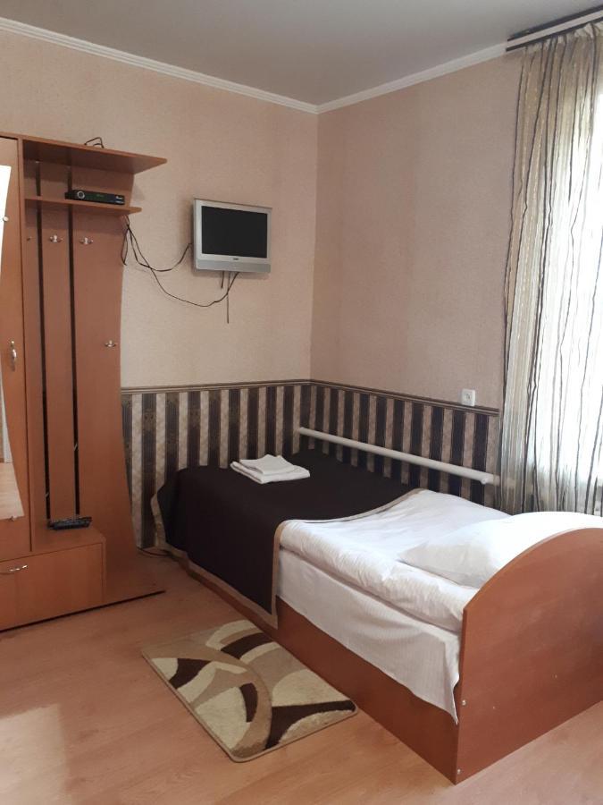 Hotel Gostynnyi Dvir Sharhorod ภายนอก รูปภาพ